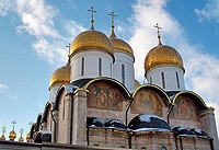 В неделю по Рождестве Христовом Предстоятель Русской Церкви совершил Божественную литургию в Успенском соборе Московского Кремля