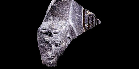 Украденную голову статуи фараона Рамзеса II вернули из Швейцарии в Египет