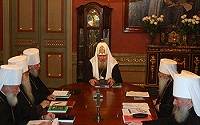 Под председательством Святейшего Патриарха Московского и всея Руси Алексия II началось очередное заседание Священного Синода Русской Православной Церкви