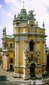 Собор св. Юра во Львове - в прошлом кафедральный собор православной Львовской епархии; с 1990 г. занят греко-католиками