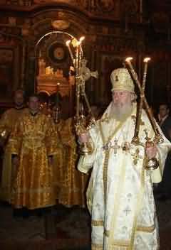 Святейший Патриарх Алексий за богослужением в соборе Покрова на Рву в день памяти св. Василия Блаженного
