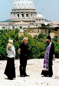 Иеромонах Филипп и Андрис Лиепа с супругой на месте будущего храма св. Екатерины в Риме