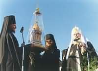 Предстоятель направил в дар жителям Когалыма частицы мощей 18 русских святых