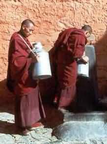 Буддийские монахи