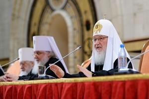 Святейший Патриарх Кирилл: На приходах должна быть правильно поставлена работа по приобщению к общине тех, кто только входит в храм