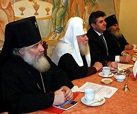 Святейший Патриарх Алексий встретился с российскими моряками, возвратившимися на Родину после двухлетнего пребывания под следствием в Нигерии