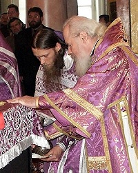 Святейший Патриарх Алексий совершил чин освящения Мира (комментарий в свете веры)