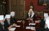Под председательством Святейшего Патриарха Алексия проходит заседание Священного Синода Русской Православной Церкви