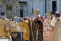Святейший Патриарх Московский и всея Руси Алексий II совершил Божественную литургию и благодарственный молебен в честь 1020-летия Крещения Руси Святейший Патриарх Московский и всея Руси Алексий II совершил Божественную литургию и благодарственный молебен в честь 1020-летия Крещения Руси