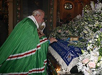 Святейший Патриарх совершил Божественную литургию и молебен в храме святителя Николая в Звонарях