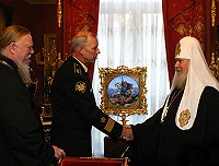 Состоялась встреча Святейшего Патриарха Алексия с командующим Черноморским флотом России вице-адмиралом А.А.Татариновым