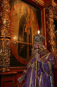 В день празднования иконе Божией Матери "Благодатное Небо" Его Святейшество совершил Божественную литургию Преждеосвященных Даров в Архангельском соборе Кремля