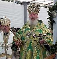 В день рождения и прославления преп. Серафима Саровского Предстоятель совершил Божественную литургию на Соборной площади в Дивееве