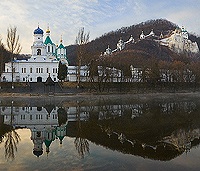 Святейший Патриарх Кирилл совершил богослужение в Святогорской Лавре по случаю праздника Святогорской иконы Пресвятой Богородицы