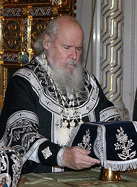 В Храме Христа Спасителя Святейший Патриарх совершил Божественную литургию Преждеосвященных Даров — первую в этом году