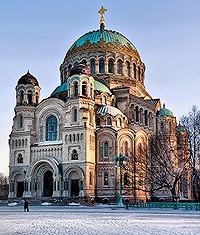 Специалисты зафиксировали резкое расширение трещин на стенах Морского собора св. Николая в Кронштадте и закрыли его для посещений