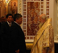 Состоялась встречаСвятейшего Патриарха Московского и всея Руси Алексия II с Чрезвычайным и Полномочным Послом Казахстана в России Крымбеком Кушербаевым