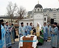 Святейший Патриарх посетил московский Зачатьевский женский монастырь и совершил чин освящения закладного камня в основание собора Рождества Богородицы