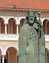 Глава Кипрской Православной Церкви наложил прещение на клириков, сорвавших католическое венчание