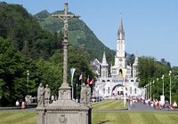Епископ-лефеврист Бернар Фелле впервые совершит в мессу в Лурде