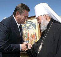 Митрополит Киевский и всея Украины Владимир благословил Виктора Януковича на участие в президентской избирательной кампании