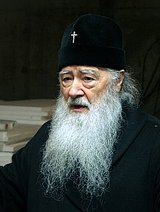 Святейший Патриарх Кирилл поздравил митрополита Крутицкого и Коломенского Ювеналия с 50-летием служения в священном сане