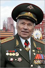 Патриаршее поздравление конструктору М.Т. Калашникову с 90-летием со дня рождения
