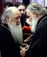 Святейший Патриарх Кирилл вручил митрополиту Крутицкому и Коломенскому Ювеналию орден святителя Иннокентия, I степени