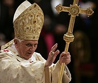 Новый посох Бенедикта XVI стал легче почти на 600 грамм