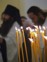 В православных храмах Перми проходит отпевание жертв пожара в ночном клубе