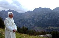 Папа Римский стал почетным гражданином курортного городка в Альпах, где он проводит летние каникулы