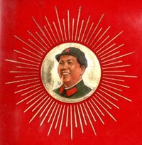 Рождественскую ель в Белом доме украсили изображениями… Мао Цзэдуна и комедианта-трансвестита