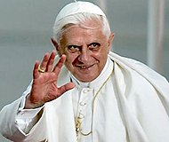 Папа Римский впервые отобедал с бездомными и нищими в Риме