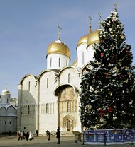 В Неделю святых отец и день памяти святителя Петра, митрополита Московского, Святейший Патриарх Кирилл совершил Божественную литургию в Успенском соборе Кремля