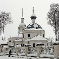 Премьер-министр России встретил Рождество в церкви на окраине Костромы