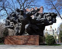 Предстоятель Русской Церкви возложил венок к Мемориалу воинов, погибших в годы Великой Отечественной войны, в Алма-Ате