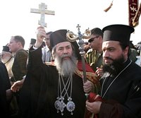 Тысячи православных приняли участие в чине великого водосвятия на реке Иордан