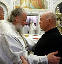 Поздравление мэра Москвы Ю.М. Лужкова Святейшему Патриарху Кириллу с годовщиной интронизации