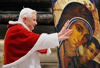 Бенедикт XVI познакомился с шедеврами европейских художников и древнерусскими иконами