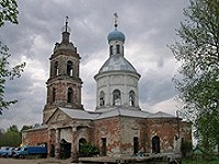 Православный храм в Подмосковье превратили в автомастерскую