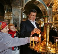 Избранный президент Украины Виктор Янукович в Прощеное воскресенье попросил прощения у всех, перед кем провинился