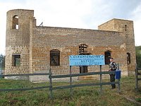 В Крыму пенсионер-коммунист в одиночку строит православный храм