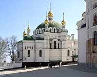 Святейший Патриарх Кирилл и Блаженнейший митрополит Владимир совершили Литургию Преждеосвященных Даров в трапезном храме Киево-Печерской лавры