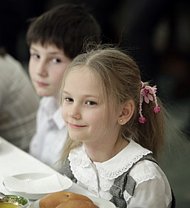 Предстоятель Русской Церкви принял участие в благотворительнойя акции «Подари книгу детям» в Храме Христа Спасителя