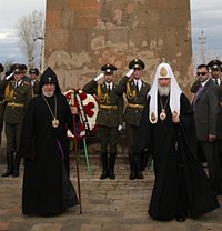 Святейший Патриарх Кирилл и Католикос всех армян Гарегин II почтили память русских воинов, погибших в боях за освобождение Армении