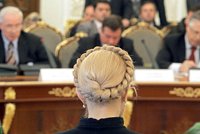 Украинский премьер Николай Азаров освятил кабинет после Тимошенко