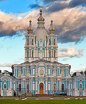 В Смольном соборе в Петербурге возобновляются регулярные богослужения