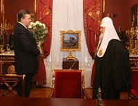 Президент Украины В.Ф. Янукович поздравил Святейшего Патриарха Кирилла с Пасхой Христовой