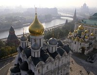 В день Радоницы Святейший Патриарх Кирилл совершил Божественную литургию и поминовение усопших в Архангельском соборе Кремля