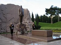 Святейший Патриарх Кирилл почтил память Гейдара Алиева